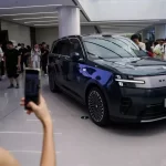 SUV mới của Xiaomi chính thức trình làng, có thể chạy 505 km không cần xăng, giá từ 38.400 USD